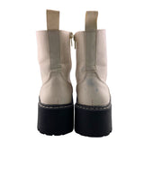 Botas con cordones