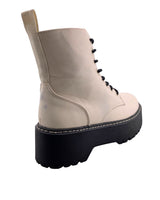 Botas con cordones