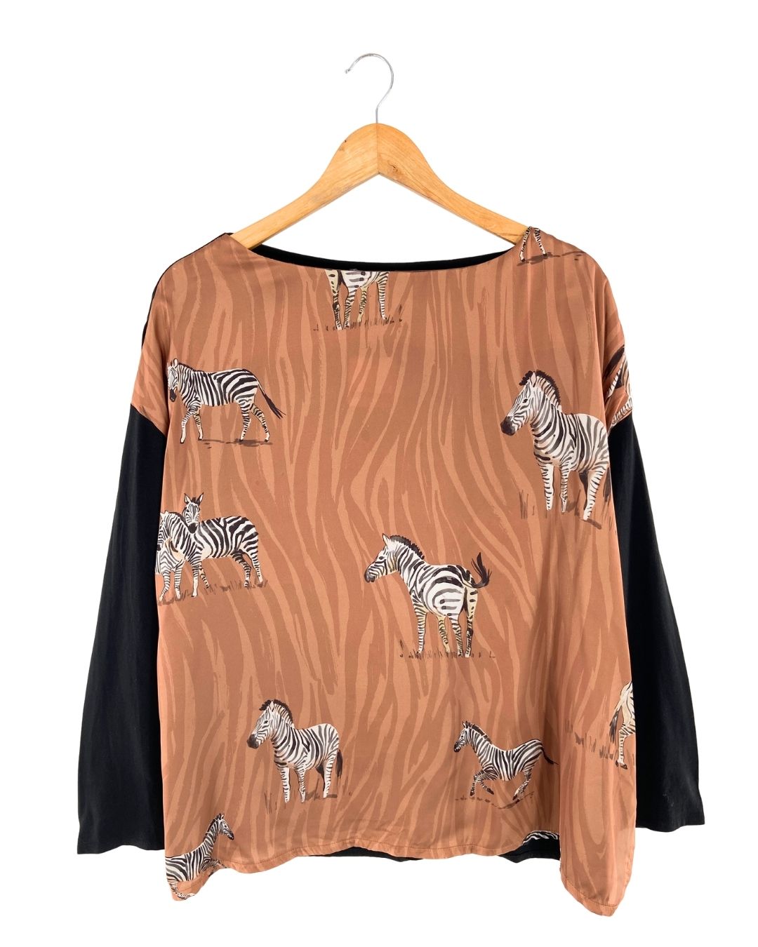 Blusa satinada en delantero
