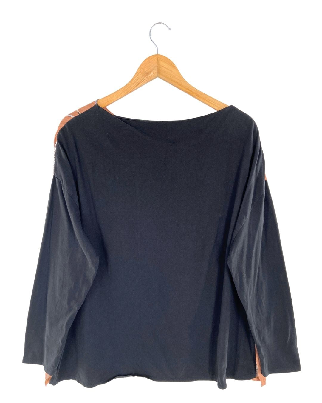 Blusa satinada en delantero
