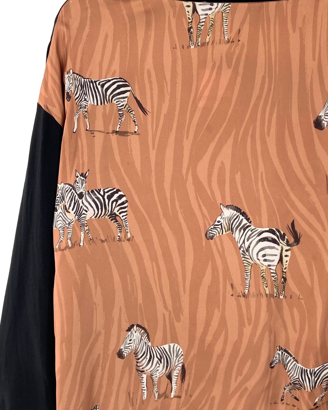 Blusa satinada en delantero