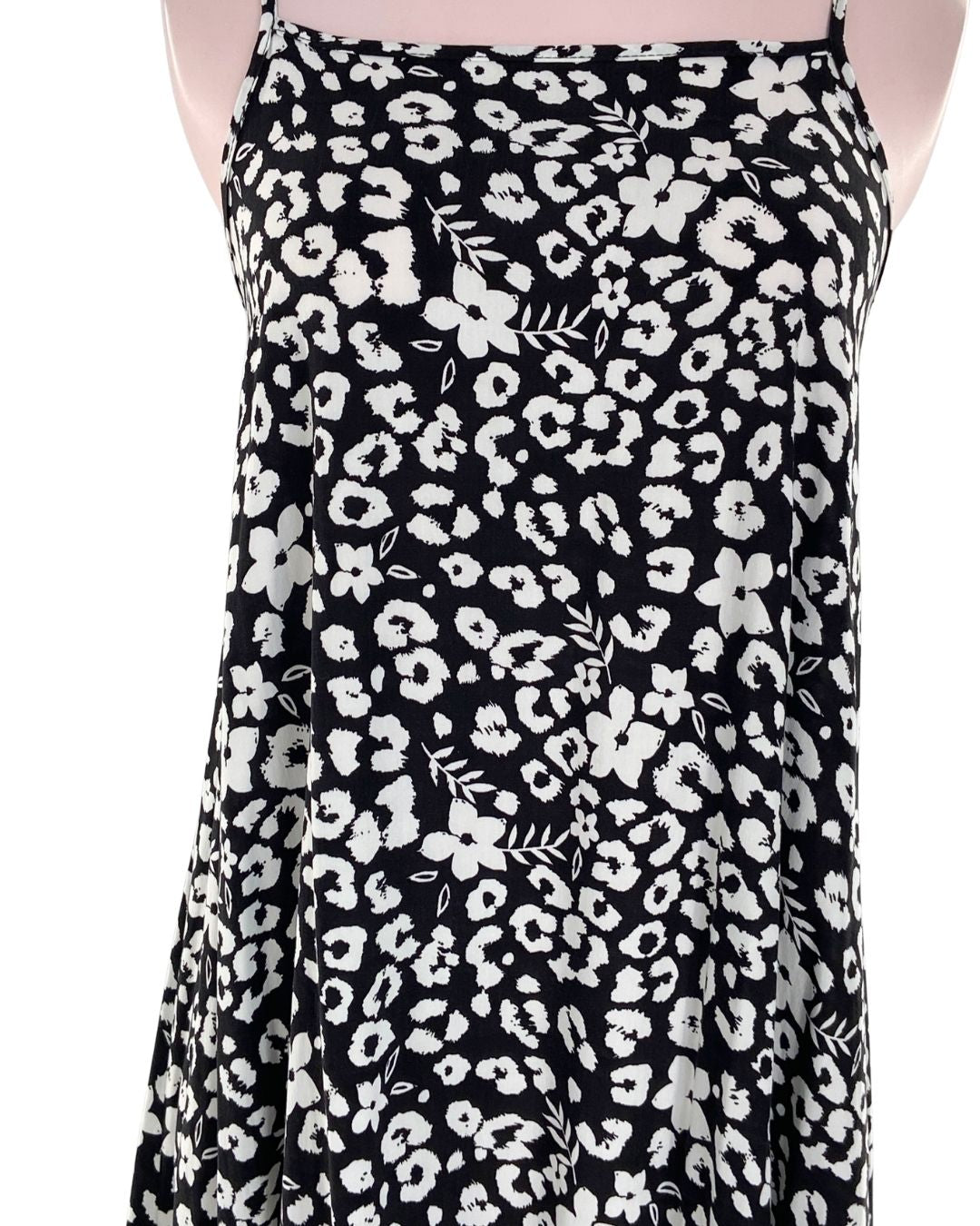 Vestido midi amplio de tiras