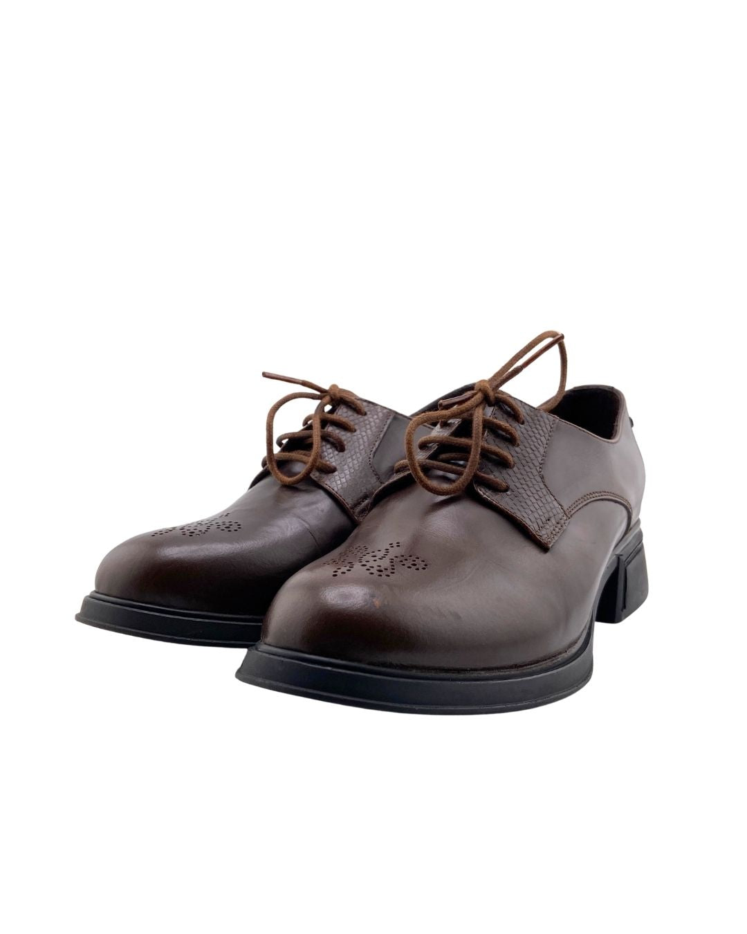 Oxford en cuero con cordones