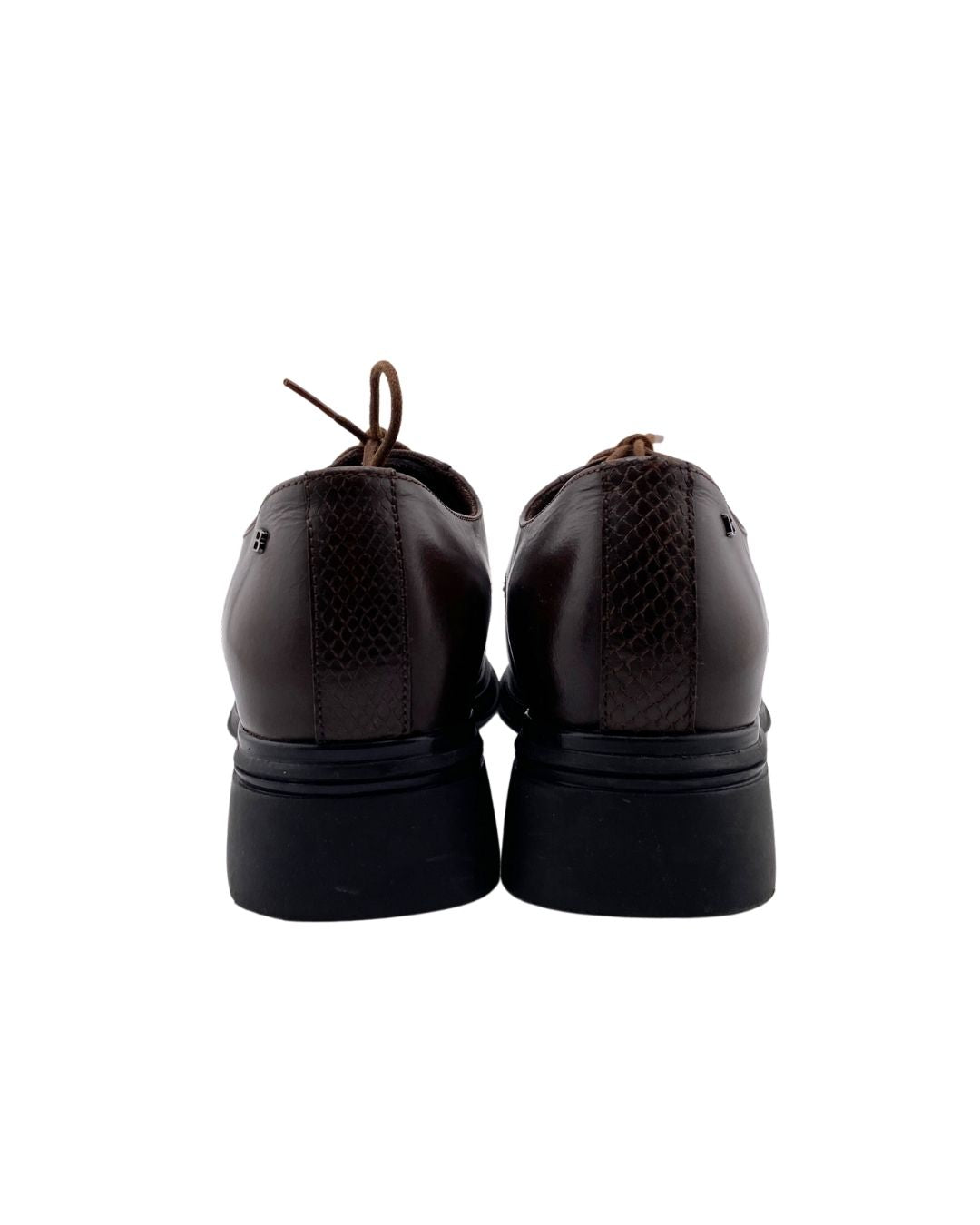 Oxford en cuero con cordones