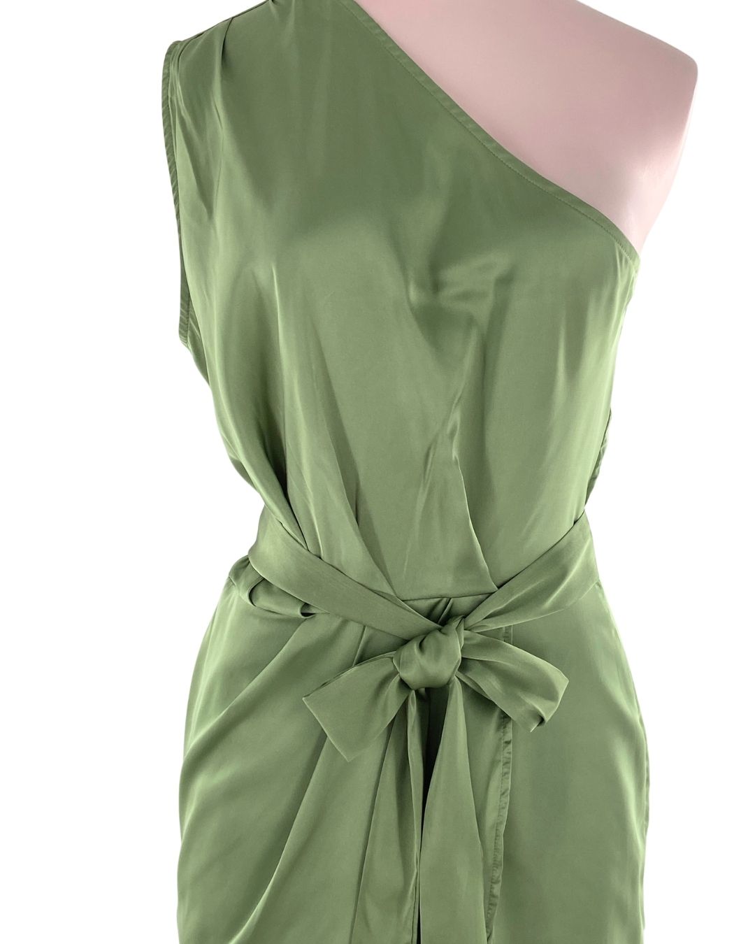 Vestido satinado high and low