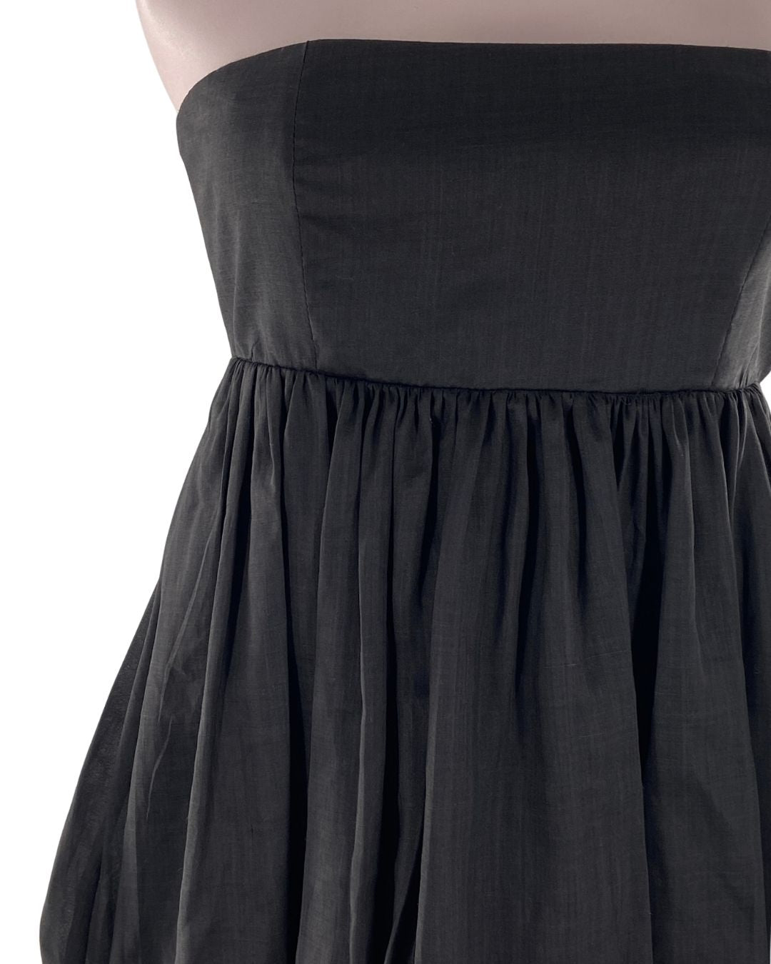 Blusa strapless globo