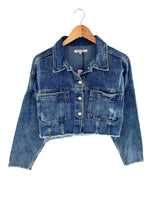 Chaqueta abotonada crop