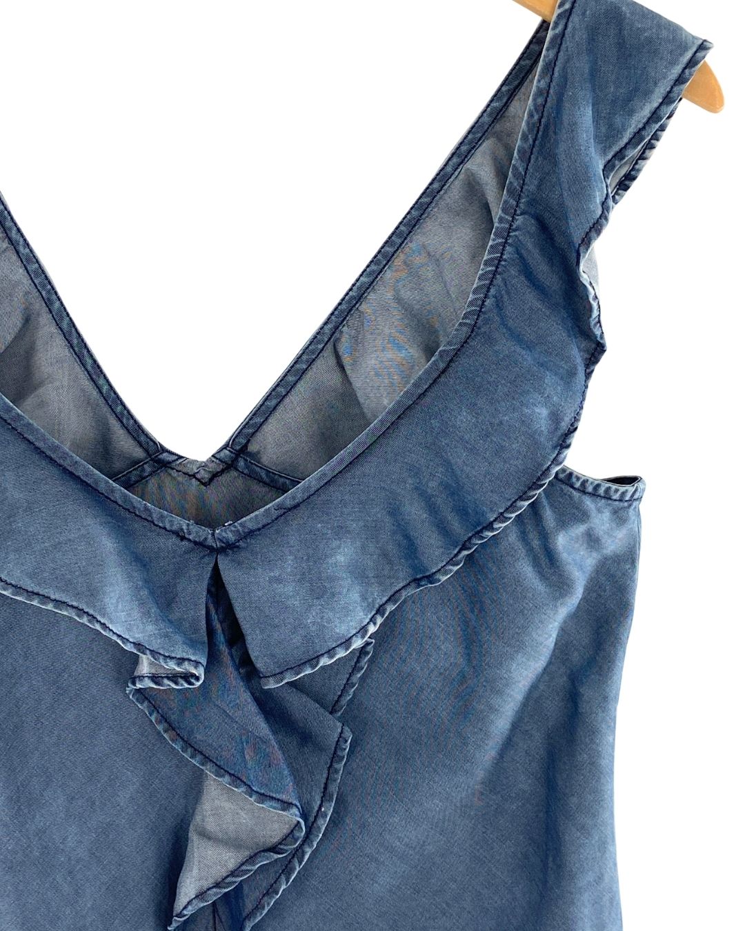 Blusa de tiras en vuelo
