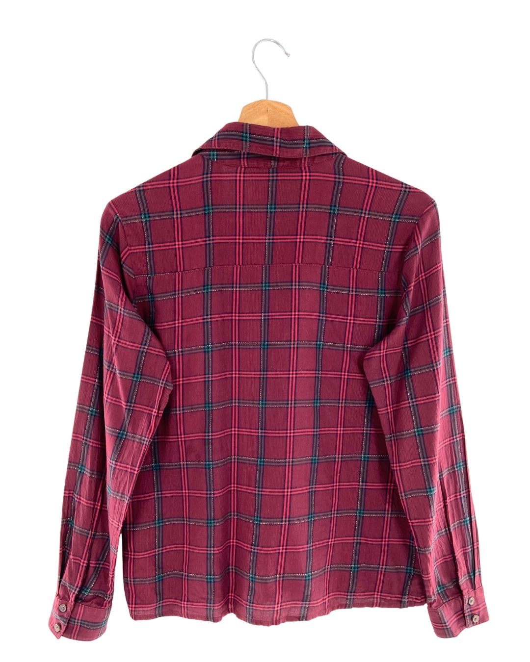 Camisa a cuadros con hilos