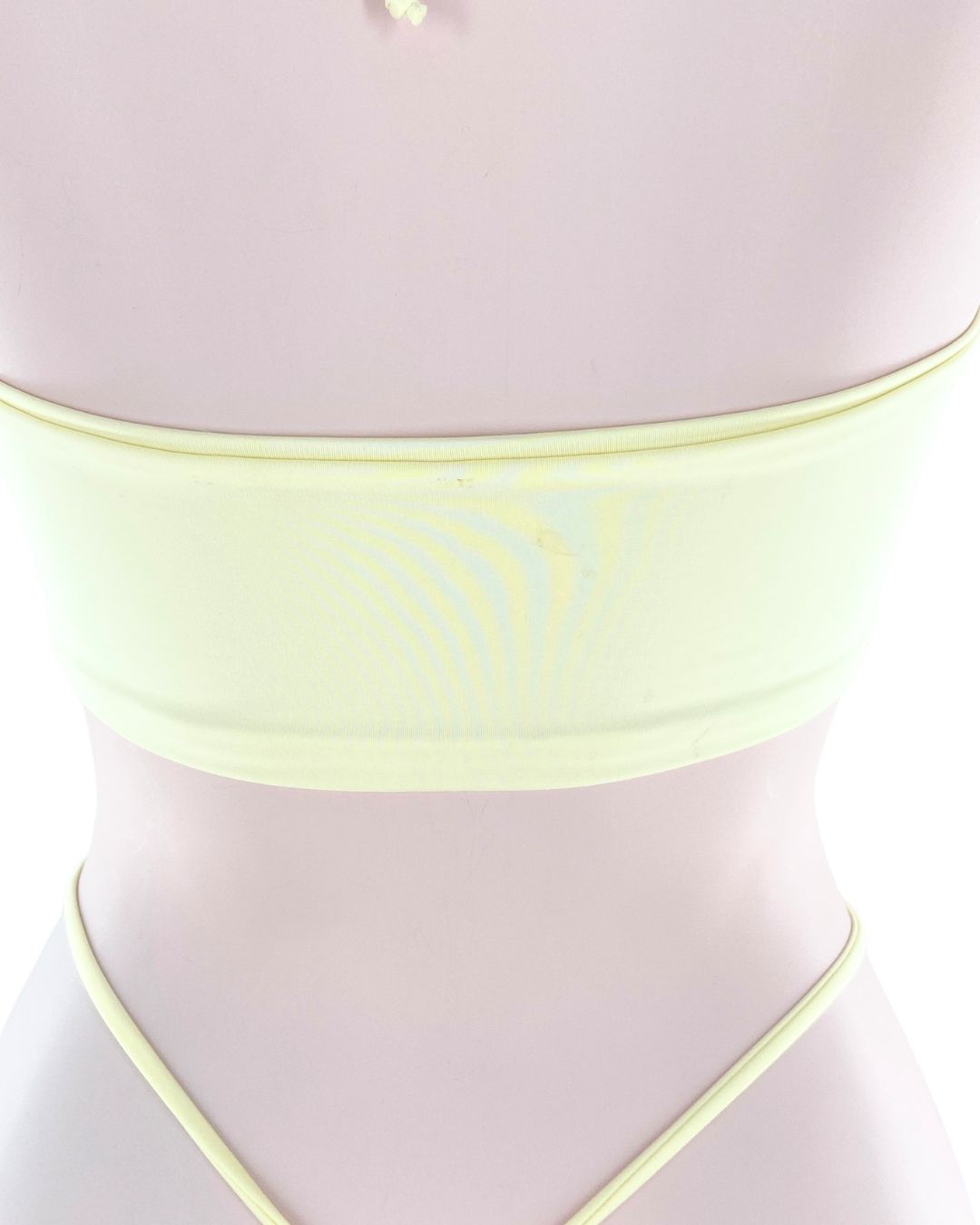 Bikini anudado con aro dorado