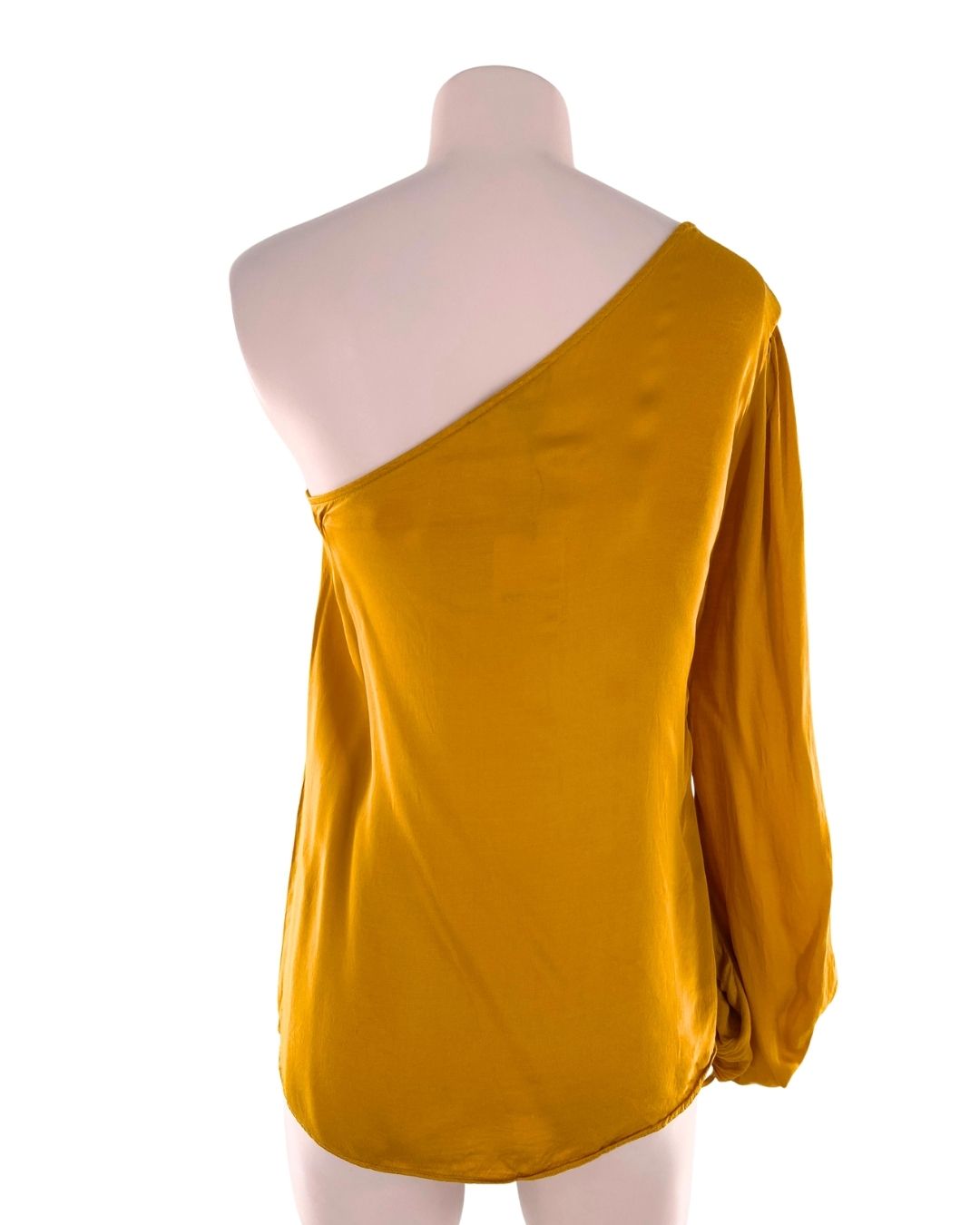 Blusa satinada one shoulder