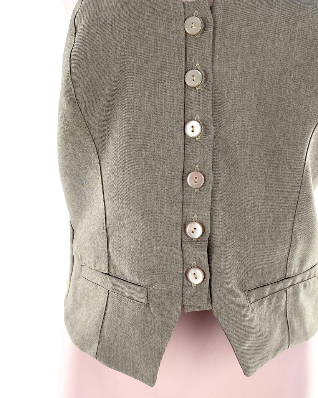 Blusa abotonada one shoulder