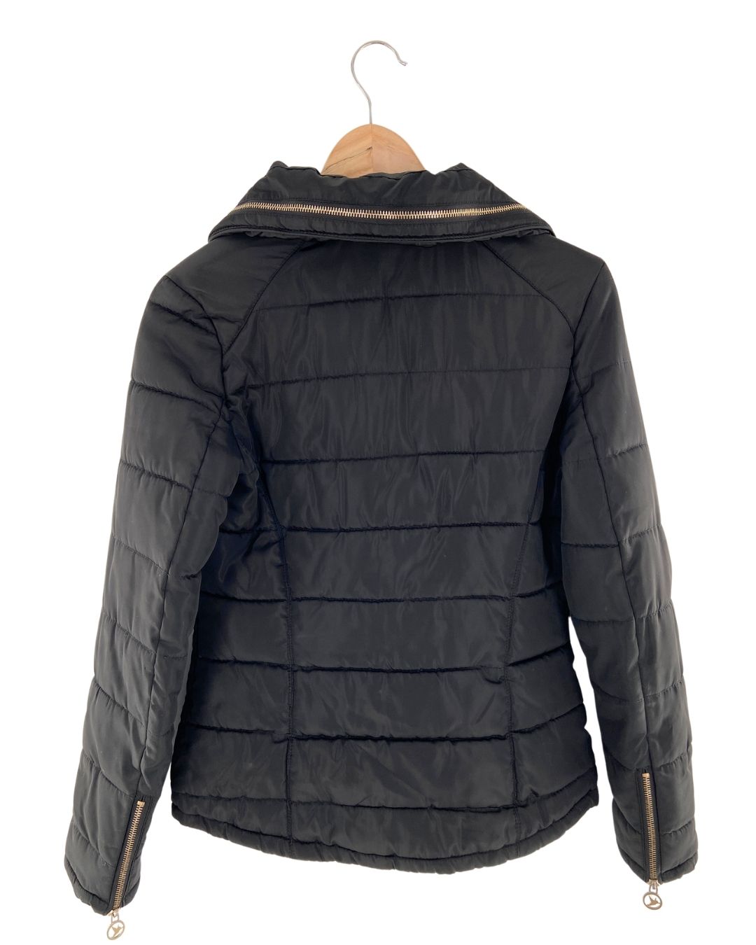 Chaqueta acolchada con capota
