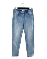 Mom jean rigido con desgastes