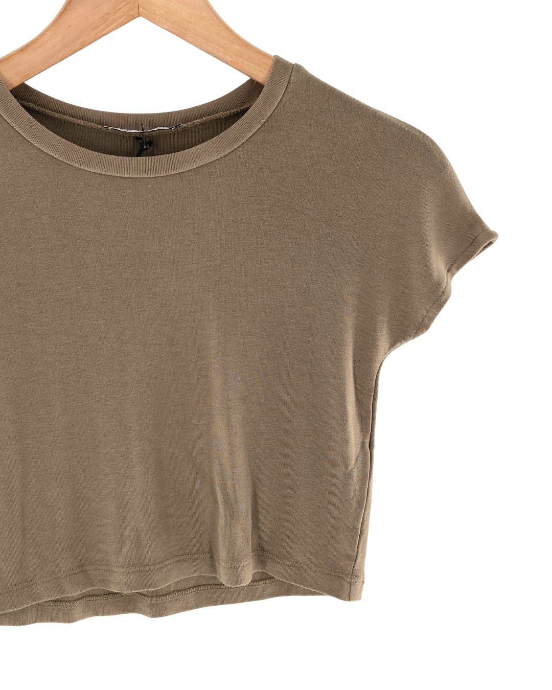 Camiseta crop manga caida