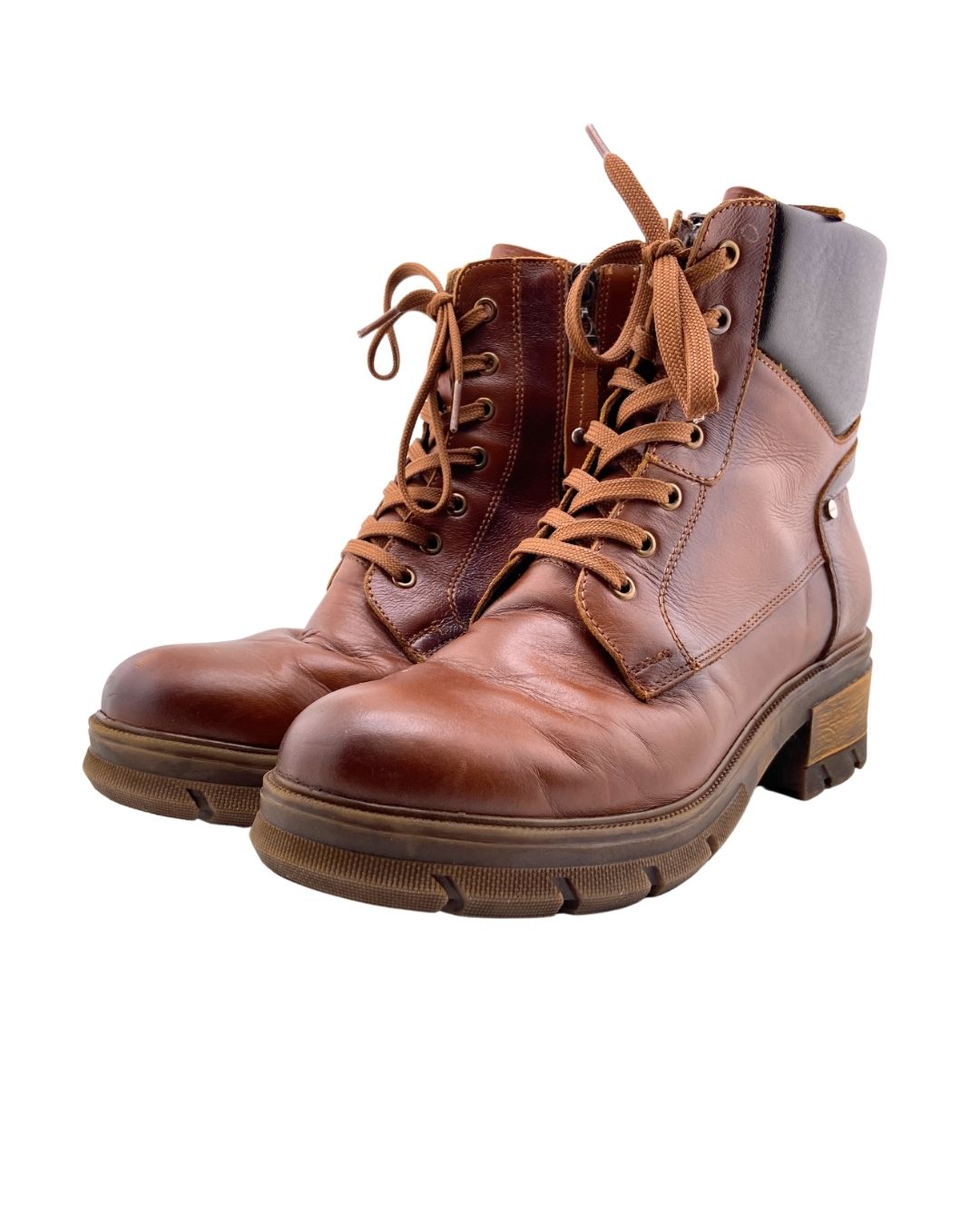 Botas en cuero  de cordon