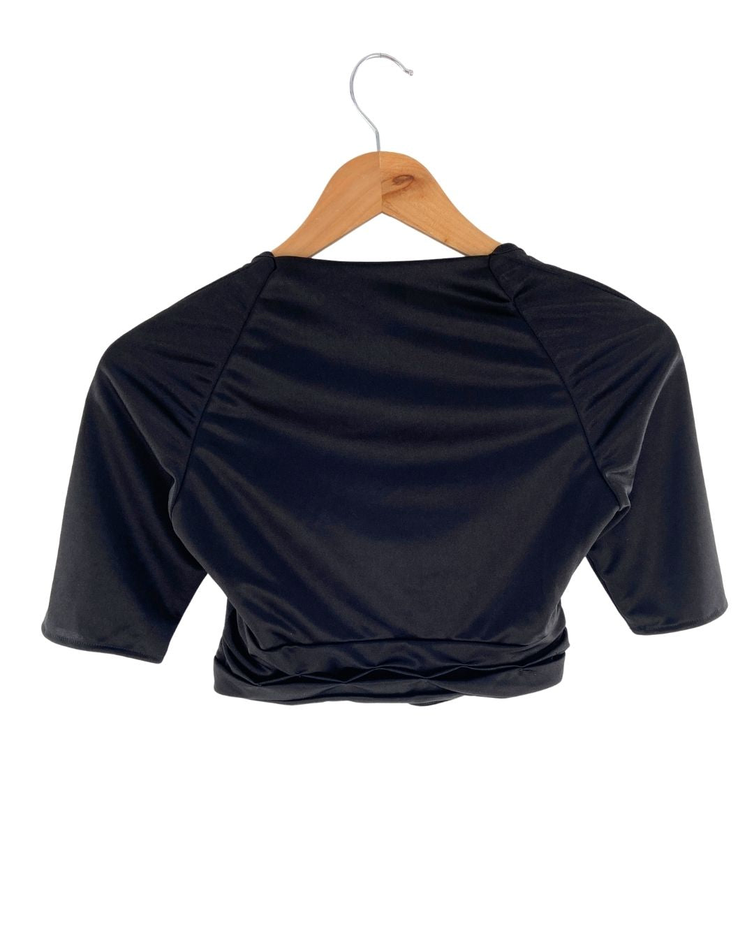 Blusa crop anudada