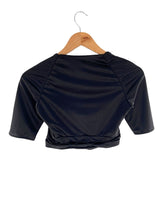 Blusa crop anudada