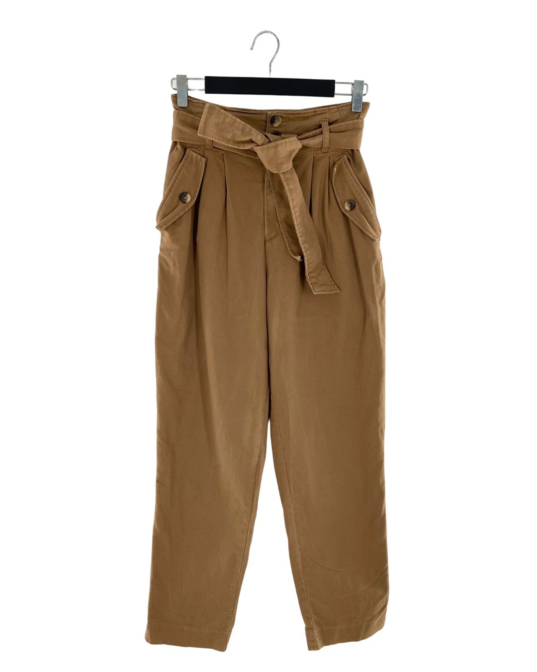 Pantalon rigido con cinturon