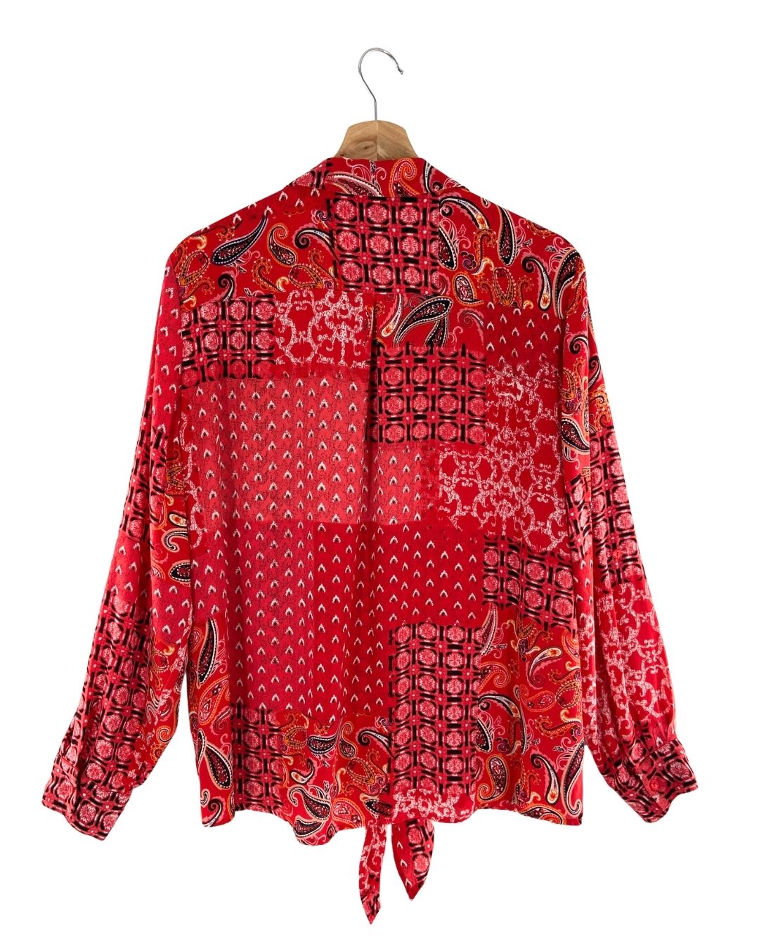 Camisa anudada en delantero