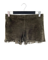 Short mini en cuero con flecos