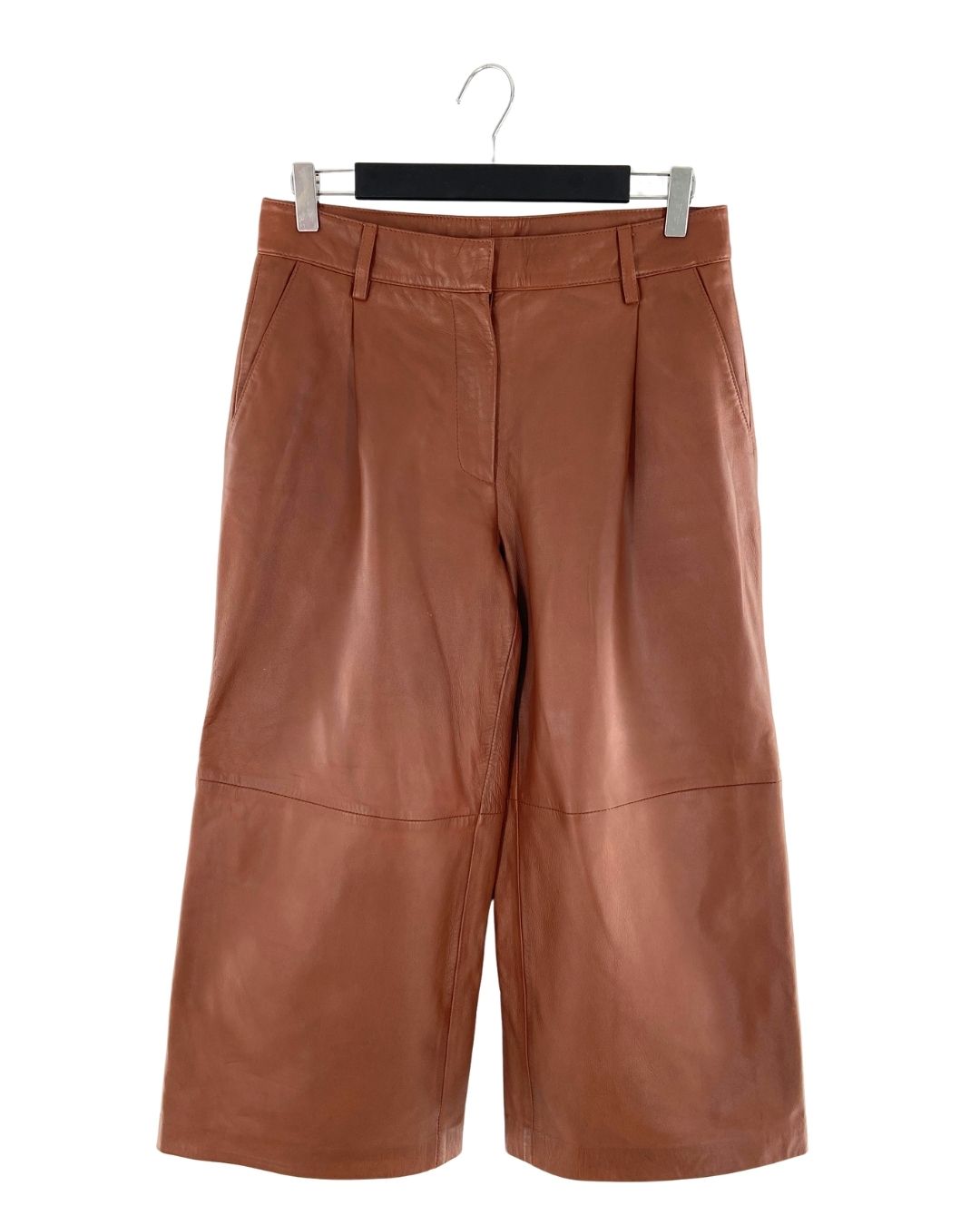 Pantalon capri rigido en cuero