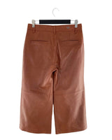 Pantalon capri rigido en cuero