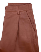 Pantalon capri rigido en cuero
