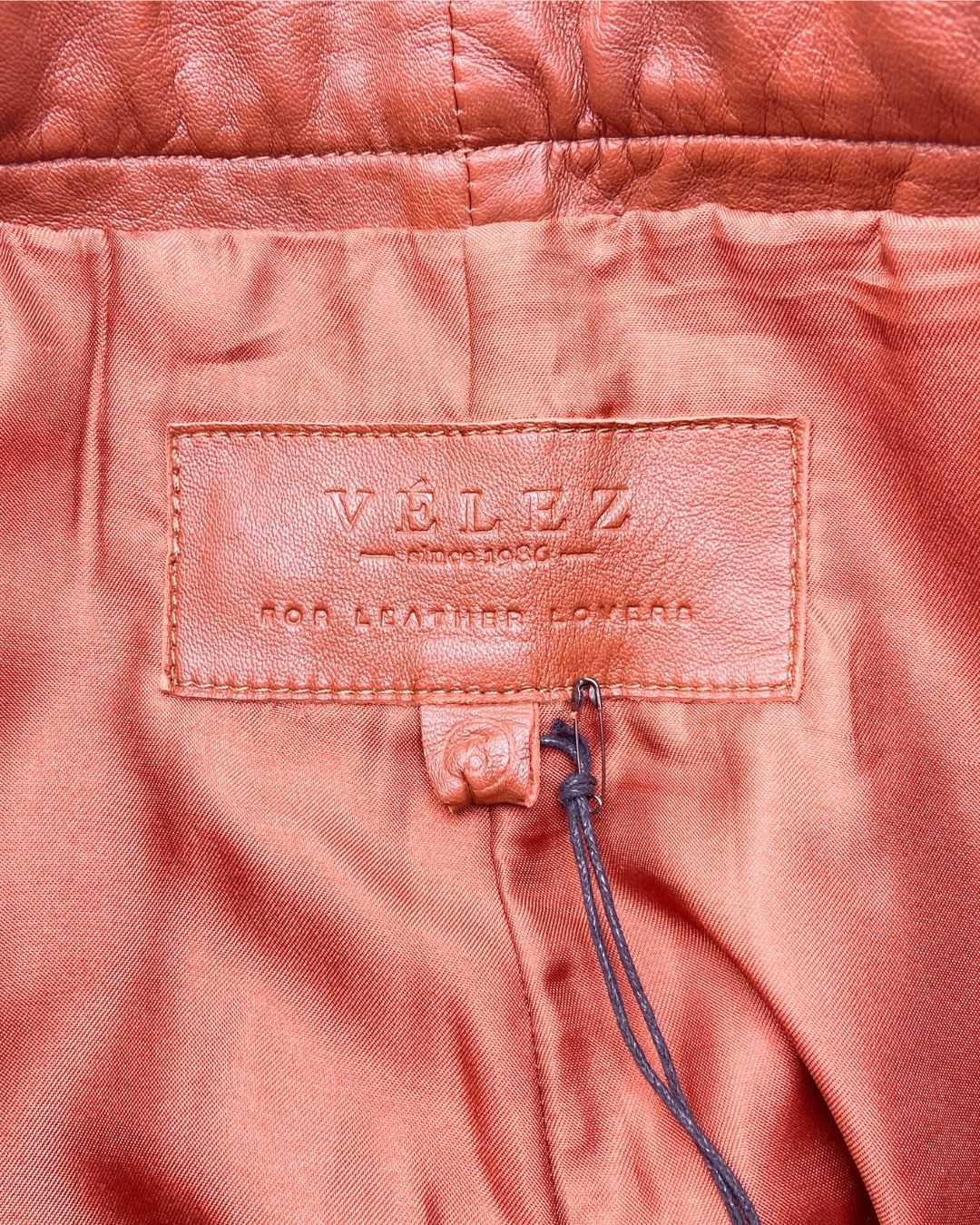Pantalon capri rigido en cuero