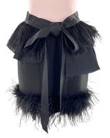 Falda mini con plumas