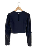 Blusa con recamado y cut out