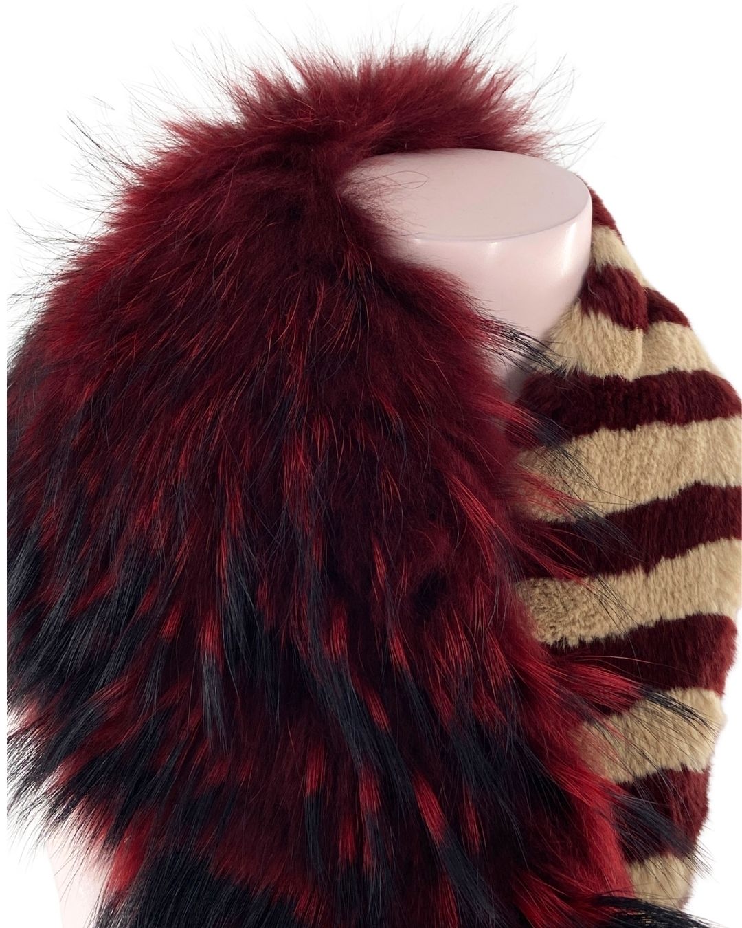 Cuello afelpado diseño zebra