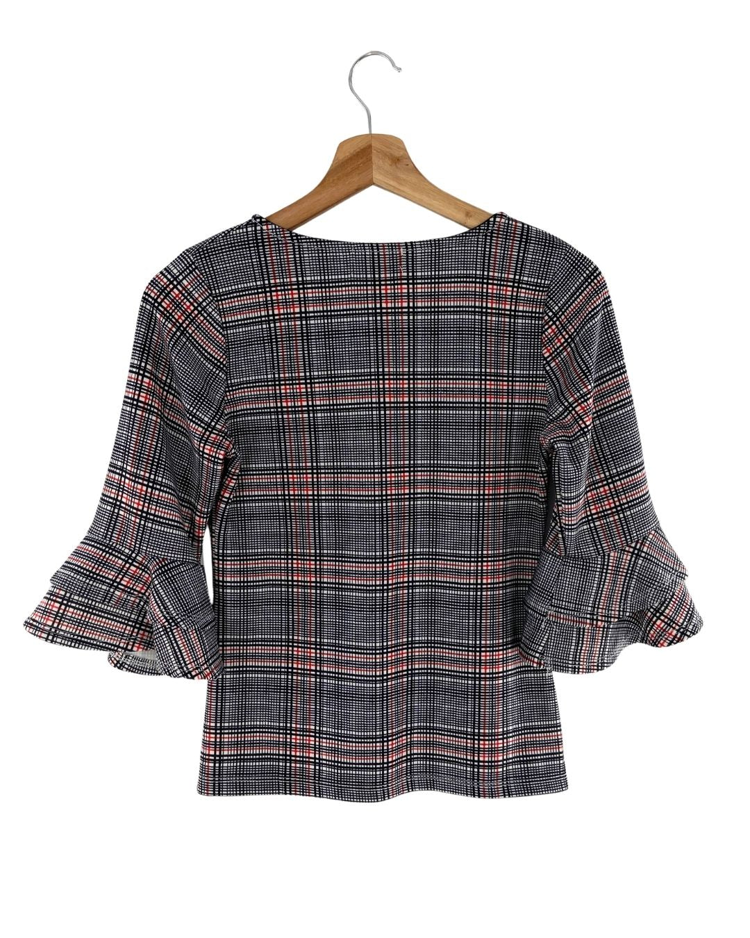 Blusa con vuelos en puños
