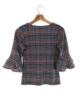 Blusa con vuelos en puños