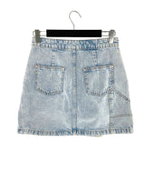 Falda mini en denim rigido