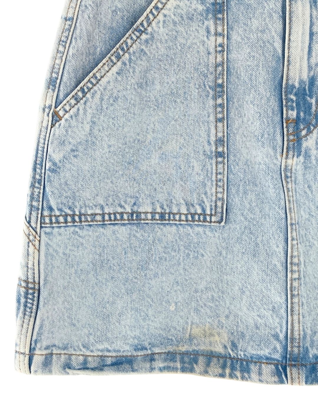 Falda mini en denim rigido