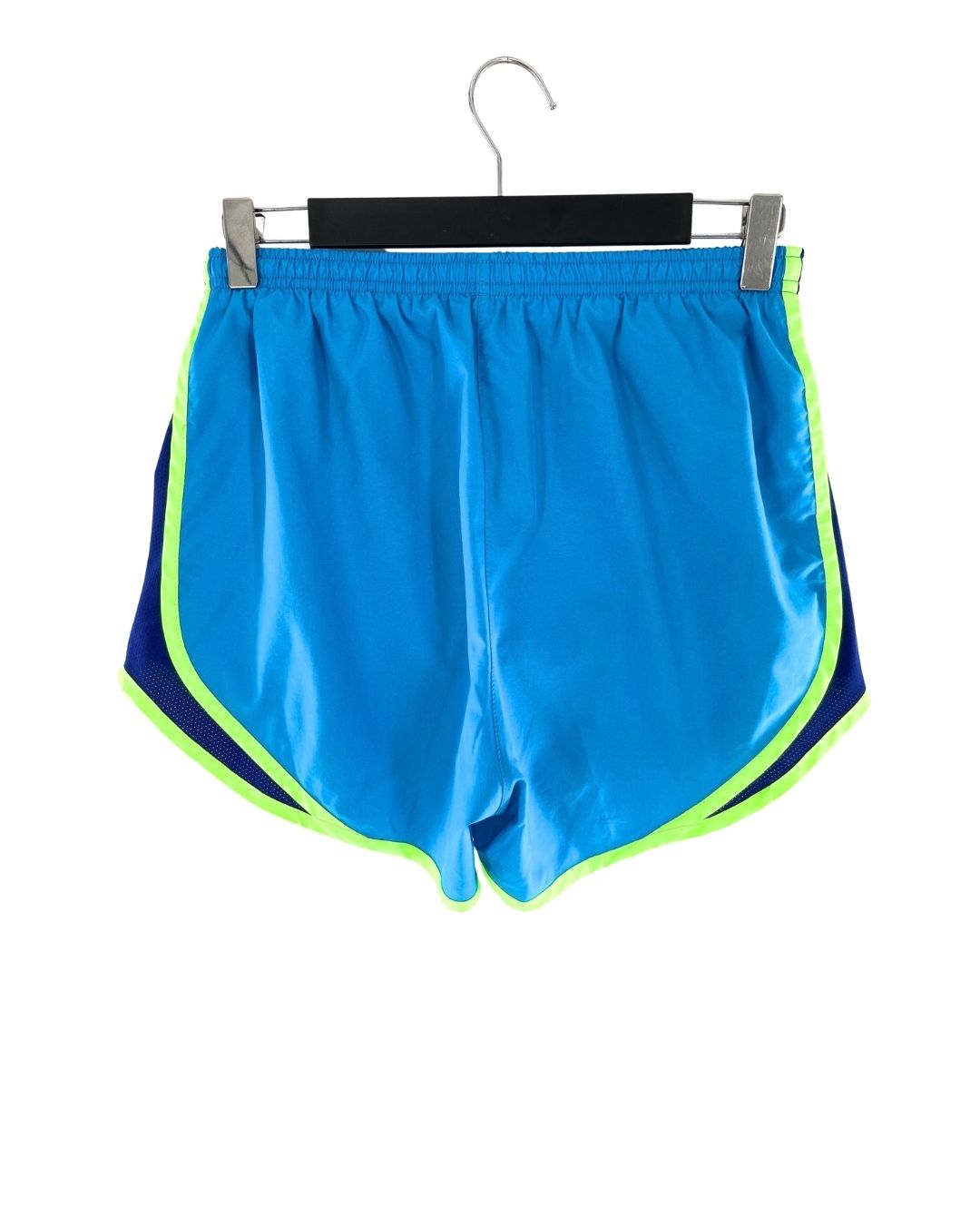 Short deportivo lineas