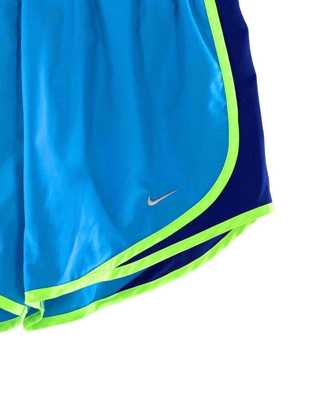 Short deportivo lineas