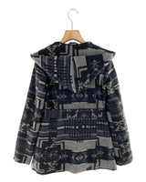 Chaqueta con capota y cinturon
