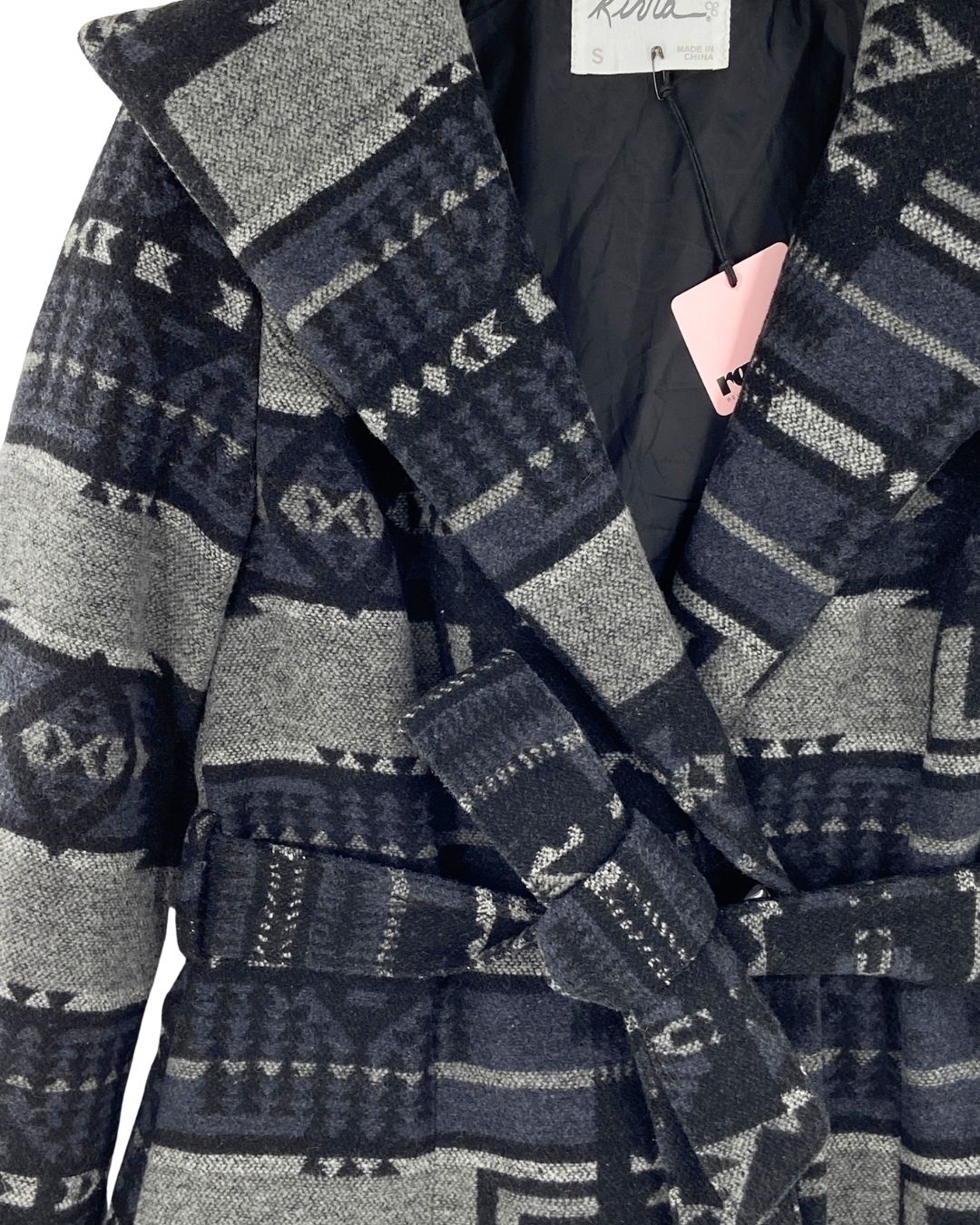 Chaqueta con capota y cinturon