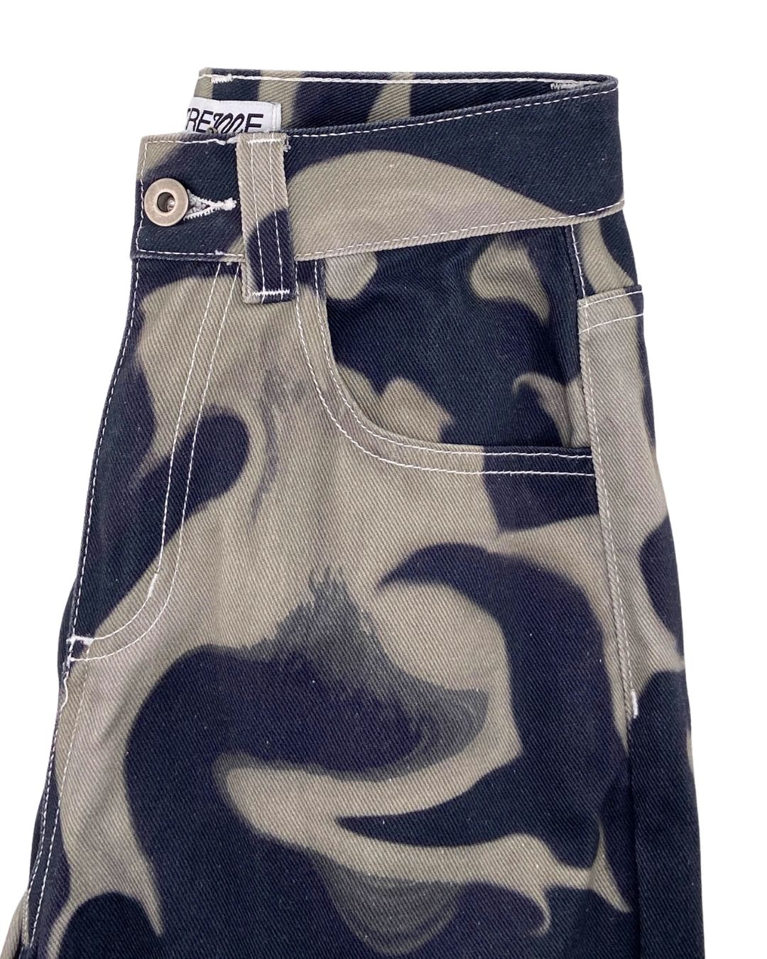 Jean rigido wide leg diseño
