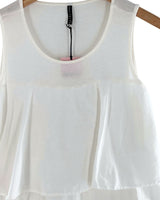 Blusa sleeveless con vuelo