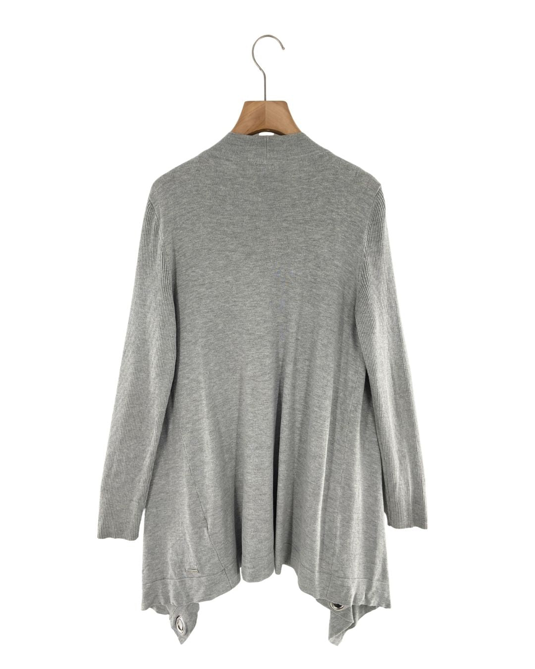 Cardigan en punta con aros
