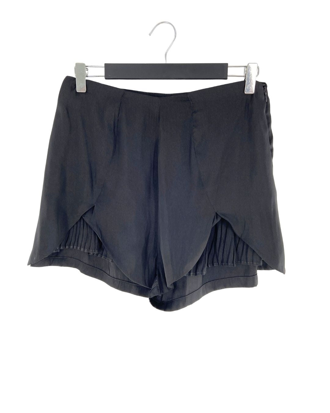 Short rigido mini con detalles