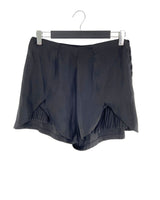 Short rigido mini con detalles