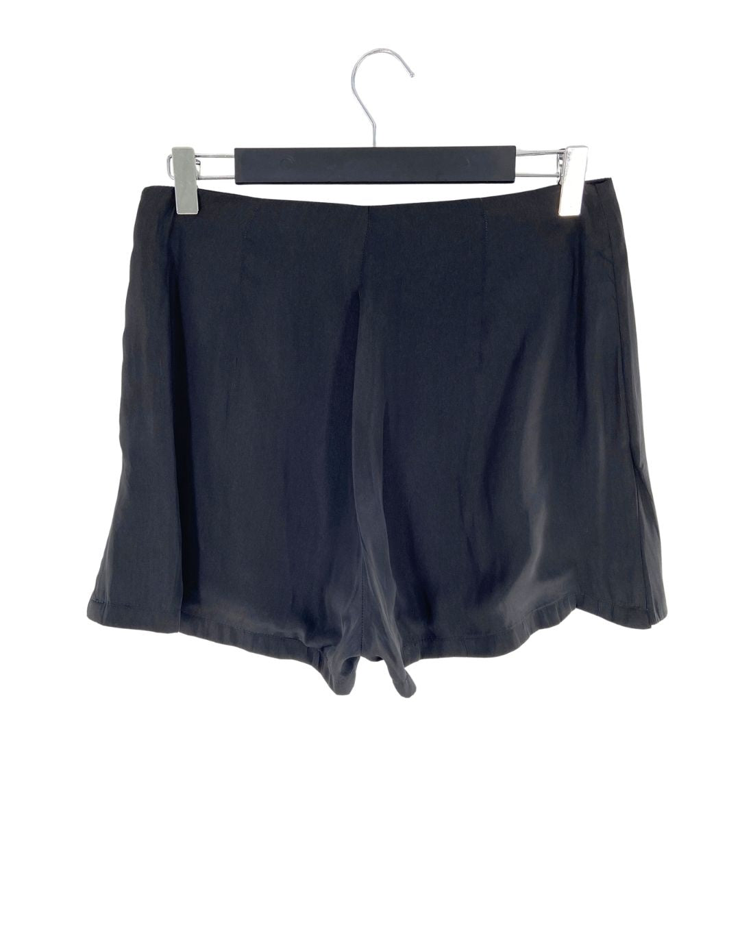 Short rigido mini con detalles
