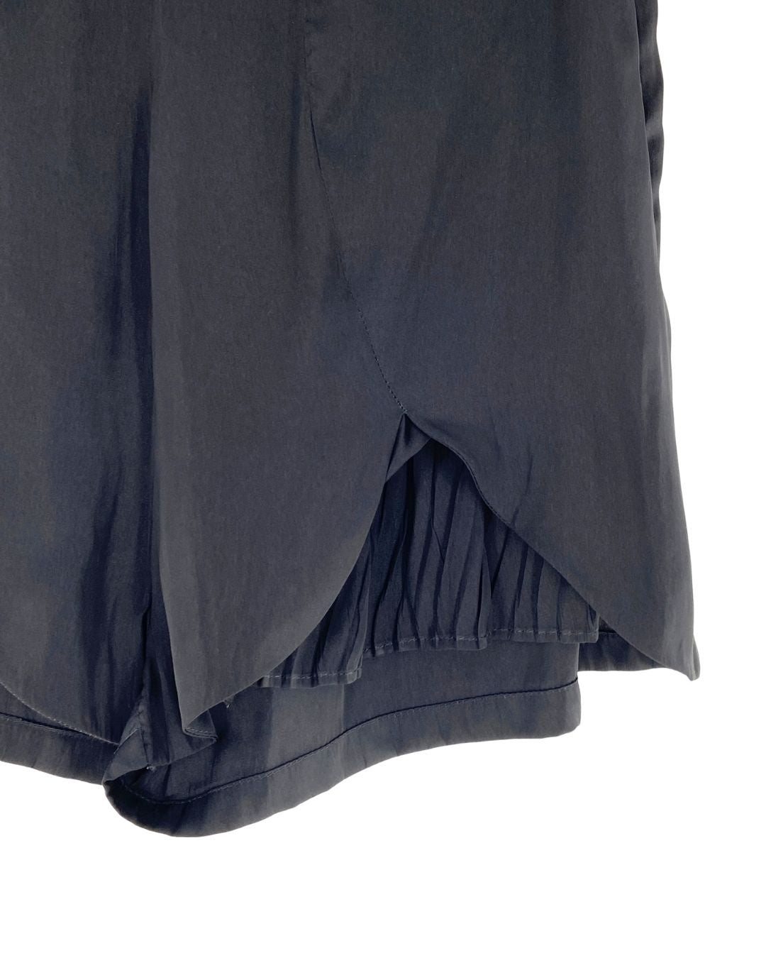 Short rigido mini con detalles