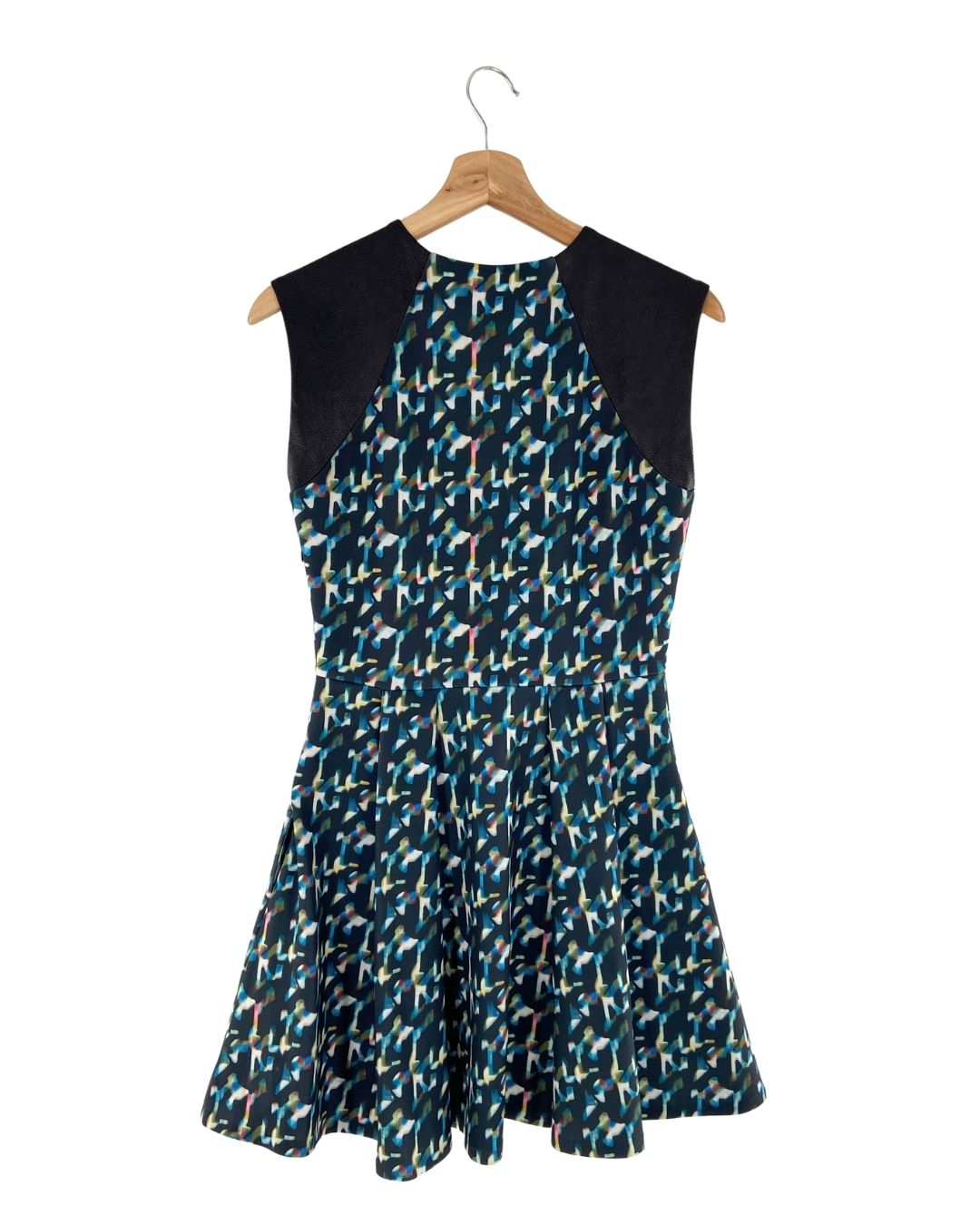 Vestido midi con prenses print