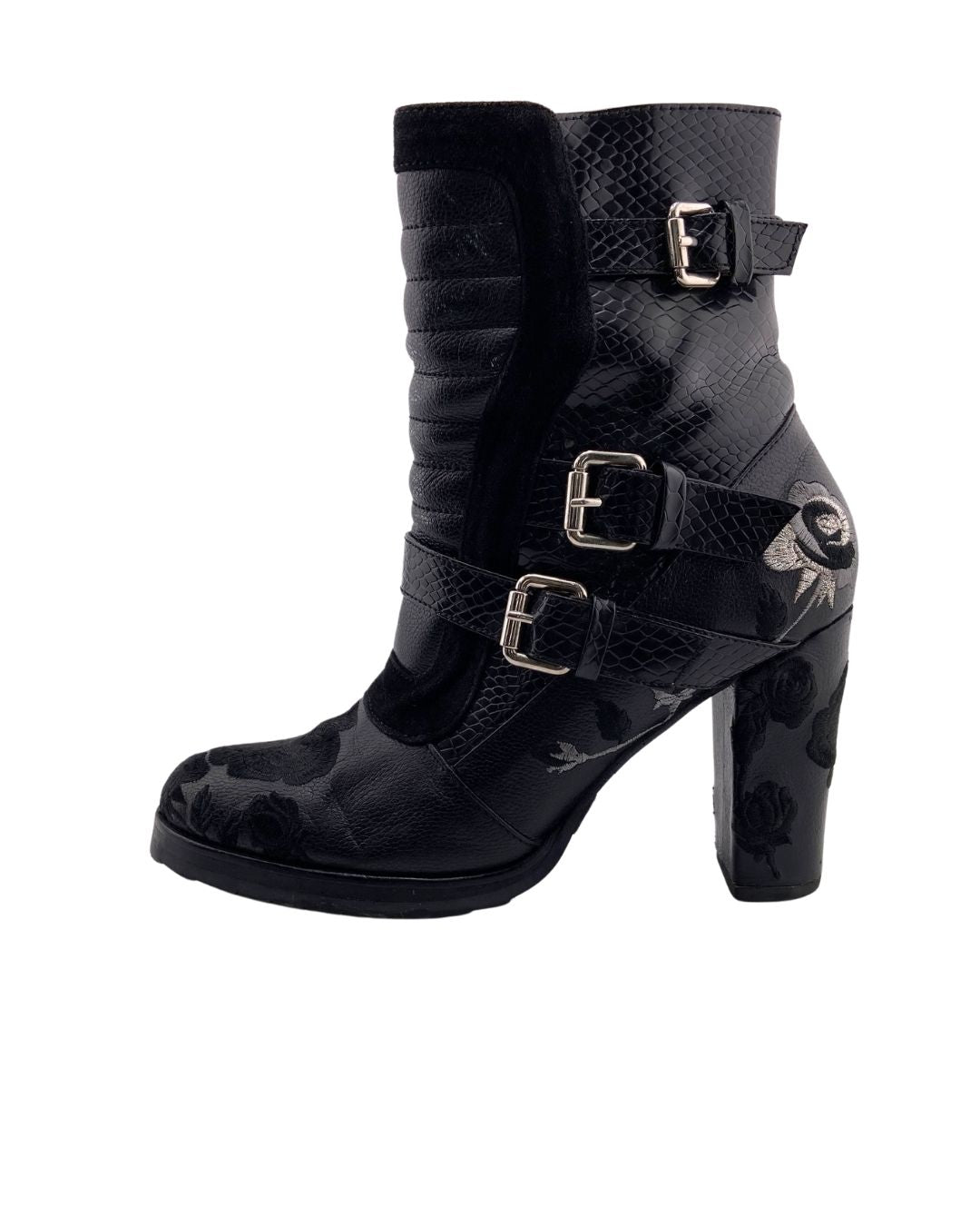 Botas de cuero con hebillas