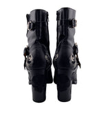 Botas de cuero con hebillas